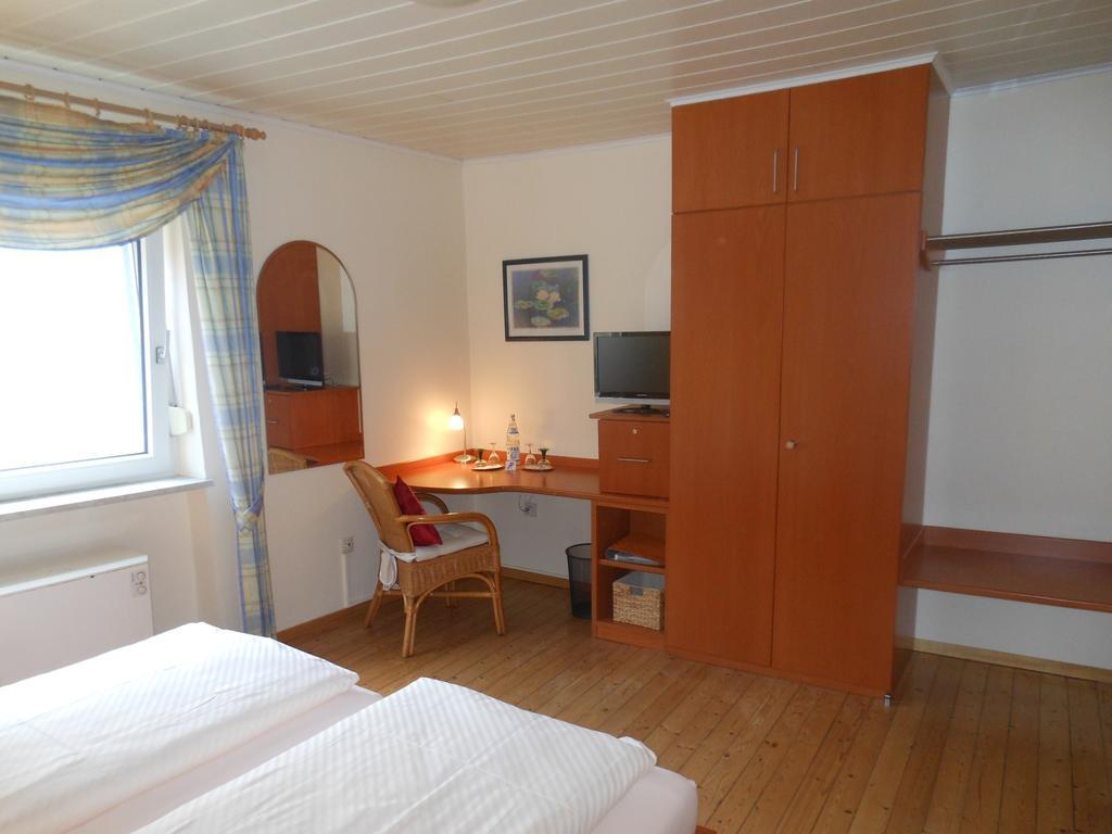 Wein- Und Gaestehaus M. Bai Мезених Номер фото